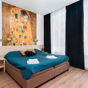 Matejki- Brokatowy Apartament Poznań