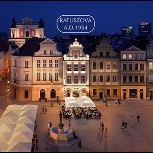 Ratuszova Stary Rynek Old Market Square Premium & Restaurant Ad 1954 פולין
